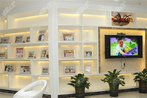 廣州射頻吸脂張成聰醫(yī)生靠譜嗎？靠譜！他是副管理者醫(yī)師|黃金微雕吸脂評