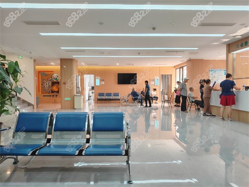 保定新視眼科休息區(qū)環(huán)境圖