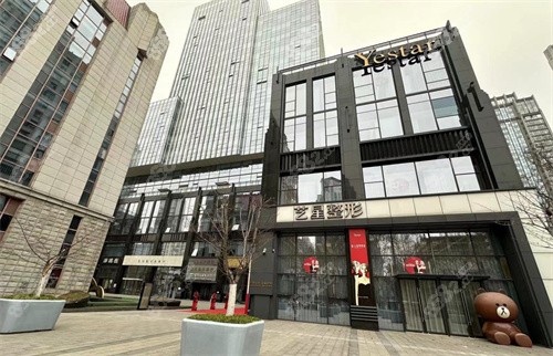 南京艺星林彪斌隆胸怎么样？脂肪与假体隆胸技术牛，点击Very美学小程序一键查价格